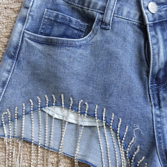 Shorts - Picture 2 of 3